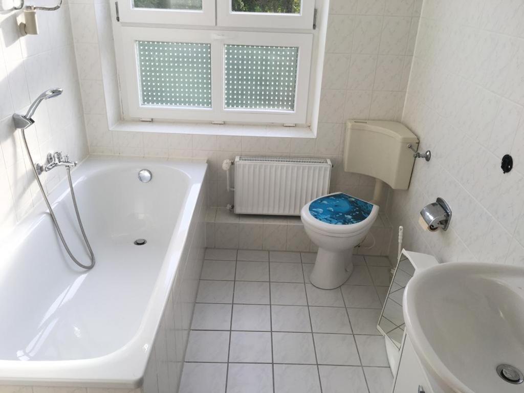 Gemuetliche Ferienwohnung Fuer 6 Personen Im Schloss Kastorf Knorrendorf Exterior photo